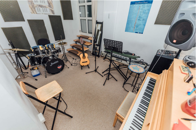 Blick in das Unterrichtsstudio in Hamburg-Eppendorf
